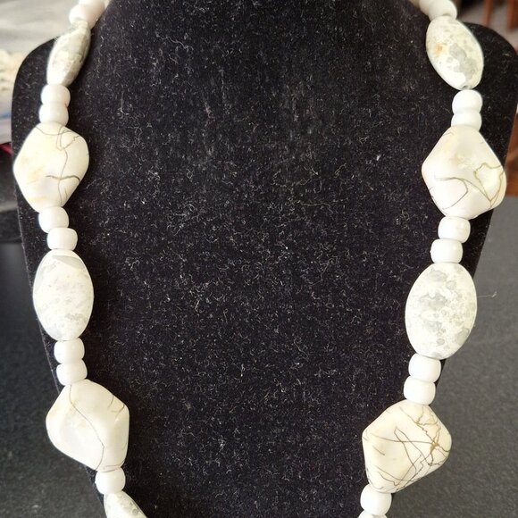 NECKLACE - Picture 1 of 3